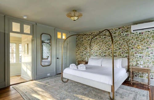 Harleston Village Cama Y Desayuno | The Nicholas Veranda King Suite|Steps to King