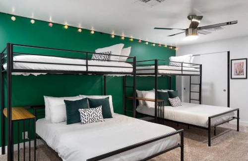Camelback East Casa | The No Bad Days Villa - Family Retreat -Central