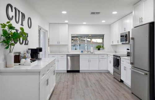 Camelback East Casa | The No Bad Days Villa - Family Retreat -Central