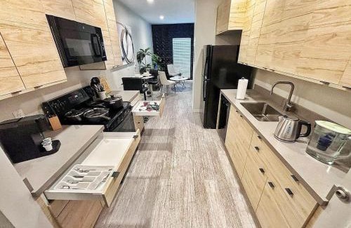 Downtown Des Moines Apartamento | The Noir Nest