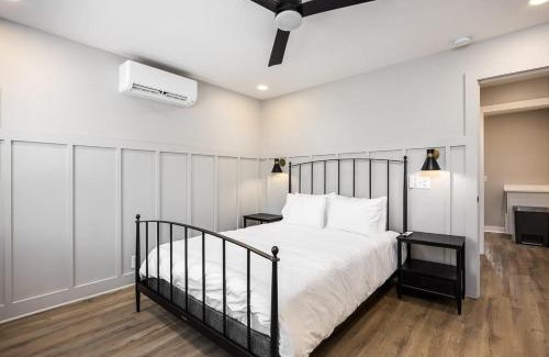 Hillsboro West End Apartamento | The Nomad 8BR Buyout 32 Guests in Hillsboro