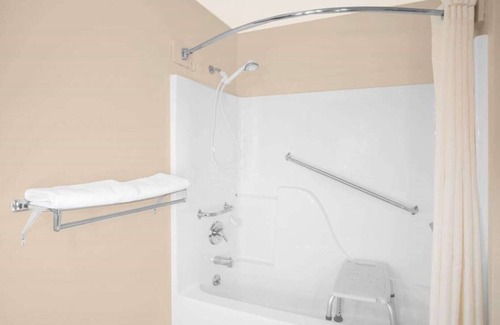 Vernal Hotel | Habitación accesible para no fumadores con una cama King