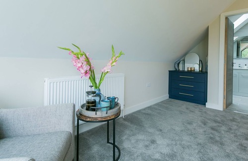Rhoscolyn Cabaña | The Nook - a dog that sleeps 10 guests in 5 bedrooms