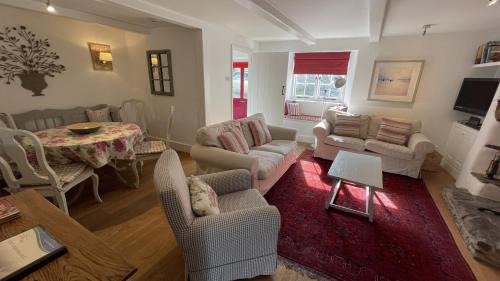 Dittisham Casa | The Nook - Charming cottage, modern living with original features, perfect private garden