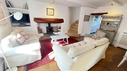 Dittisham Casa | The Nook - Charming cottage, modern living with original features, perfect private garden
