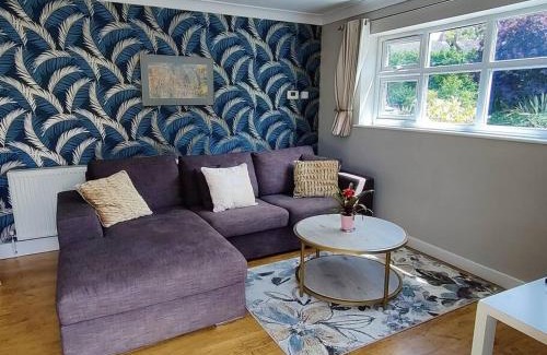 Shottery Casa | The Nook located in a beautiful garden setting with parking