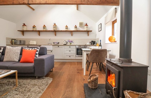 Chediston Cabaña | THE NOOK, pet friendly, character holiday cottage in Halesworth