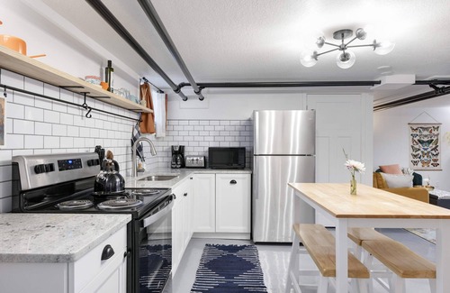 Union Park Apartamento | The Nook Studio Apartment - Centrally located in the Twin Cities!