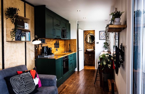 Exeter Cabina | The Nook: Tranquil Getaway with Hot Tub & Sauna