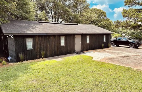 Sylvan Hills Casa | The Nordic Haven ATL - HOT TUB - 7 bedroom - 5000 sq ft - Near Beltline