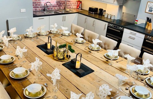 Flint Apartamento | The North Wales Gathering - 9 Bedroom - EV Charging