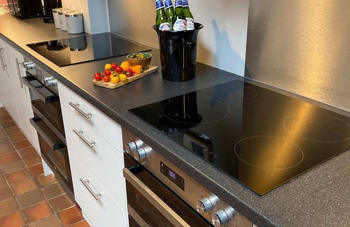 Flint Apartamento | The North Wales Gathering - 9 Bedroom - EV Charging
