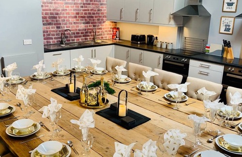 Flint Apartamento | The North Wales Gathering - 9 Bedroom - EV Charging