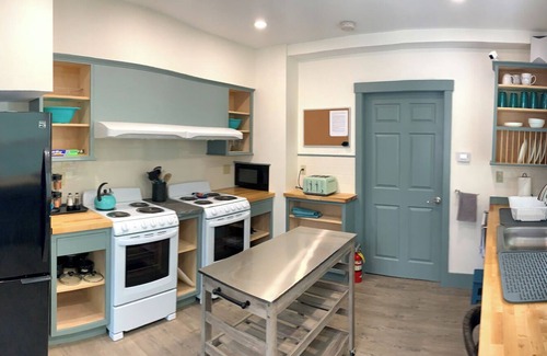 Belfast Cabina | The Northport Inn & Lodge