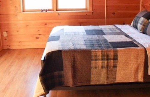 Stratton Cabina | The Nubble Retreat: A quiet lakeside paradise