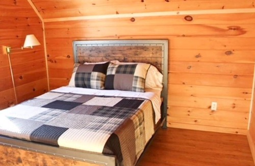 Stratton Cabina | The Nubble Retreat: A quiet lakeside paradise