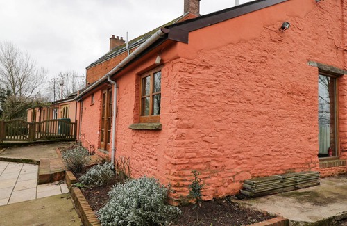 Llanvair Kilgeddin Cabaña | THE NUTSHELL, pet friendly, character holiday cottage in Monmouth