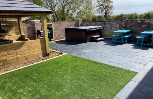 Durley Casa | The Oak Barn conversion with Hot Tub