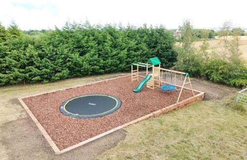 Crook Casa | The Oak, Country Home, Sleeps 4 with Hot Tub near Durham City & Bishop Auckland