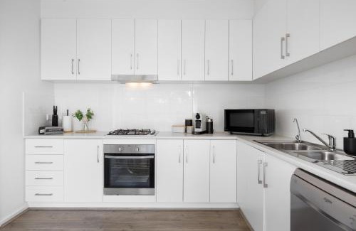 Kidman Park Apartamento | The Oak Grove - Dedicated Workspace, WiFi, Parking