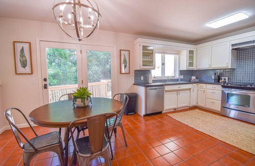 Fayetteville Casa | The Oak House - 1 mi from DT Fayetteville and UofA