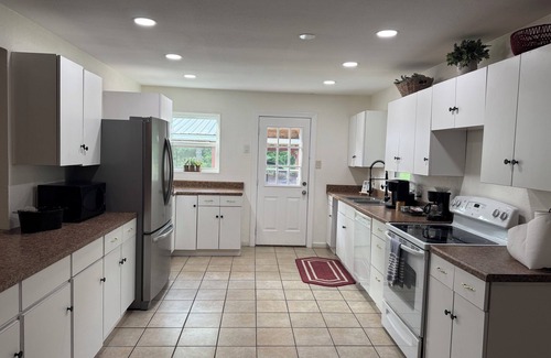 Murchison Casa | The Oak House with lake view. E. Tx , Tyler,Canton, Athens, areas. Private lake.