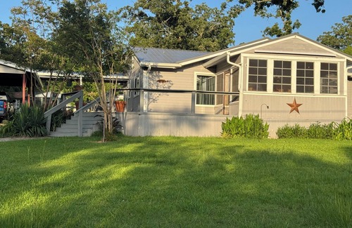 Murchison Casa | The Oak House with lake view. E. Tx , Tyler,Canton, Athens, areas. Private lake.