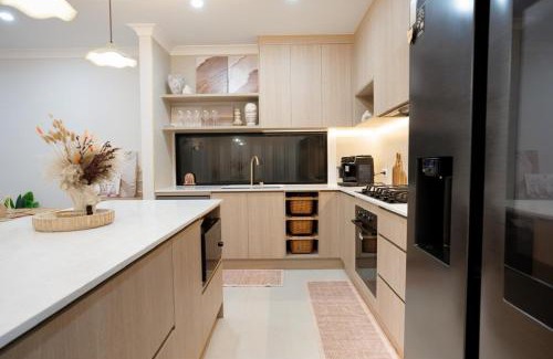 Modbury Villa | The Oak & Sand House 3BHK Cosy stay