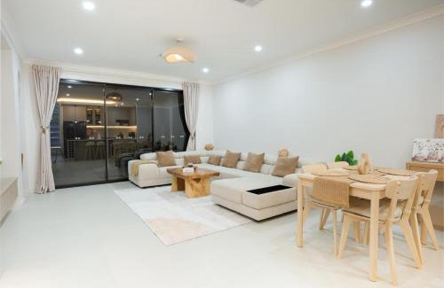 Modbury Villa | The Oak & Sand House 3BHK Cosy stay