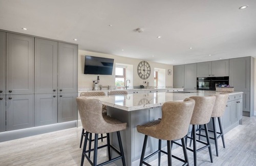 Crook Casa | The Oak & The Log Cabin, Sleeps 10, 2 Hot Tubs