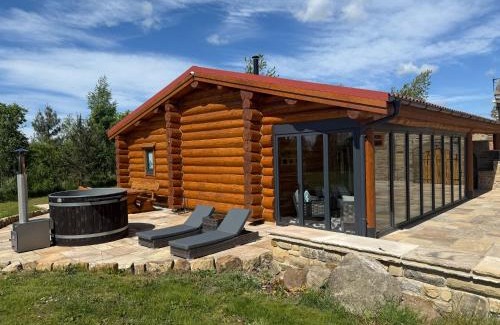 Crook Casa | The Oak & The Log Cabin, Sleeps 10, 2 Hot Tubs Near Durham City & Bishop Auckland