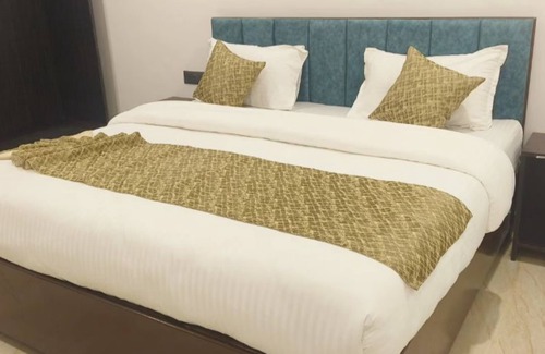 Faizabad Hotel | THE OAK TREE NEAR RAM JANAM BHOOMI