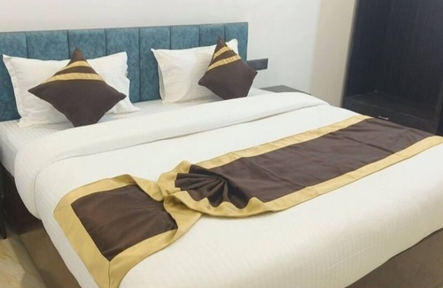 Faizabad Hotel | THE OAK TREE NEAR RAM JANAM BHOOMI