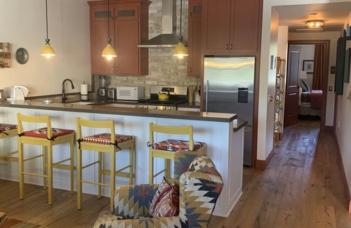 Los Alamos Apartamento | The Oakley at the Los Alamos Mercantile