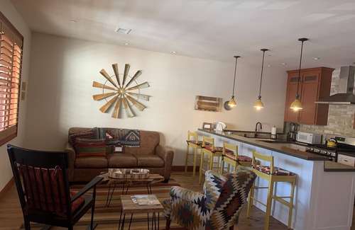 Los Alamos Apartamento | The Oakley at the Los Alamos Mercantile