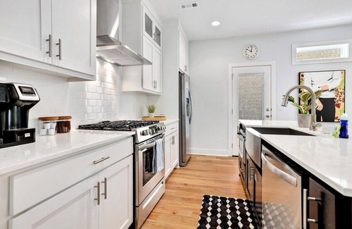 Fayetteville Casa | The Oakley - Near Lake Fayetteville!