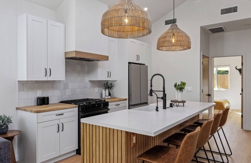 Thousand Oaks Casa | The Oaks. A Luxury New Build In Thousand Oaks with AC, WiFi, Fire Pit, Fast WIFI