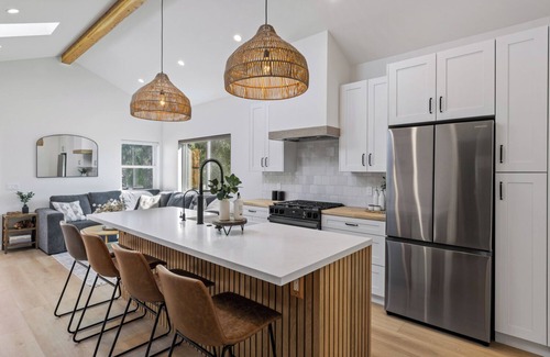 Thousand Oaks Casa | The Oaks. A Luxury New Build In Thousand Oaks with AC, WiFi, Fire Pit, Fast WIFI
