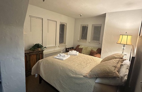 Jamestown Cama Y Desayuno | The Oaks B&B Hotel and Spiritual Center