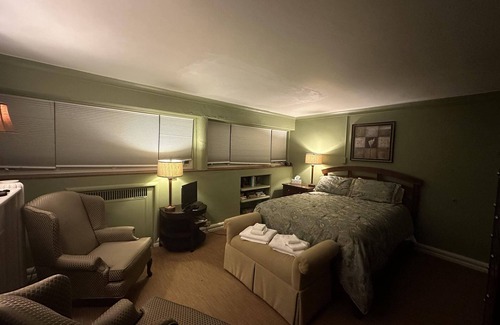 Jamestown Cama Y Desayuno | The Oaks B&B Hotel and Spiritual Center