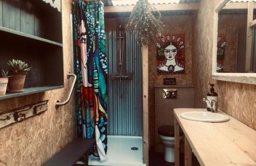 Colkirk Otro | The Oaks Glamping - Magpie Half Shepherds Hut