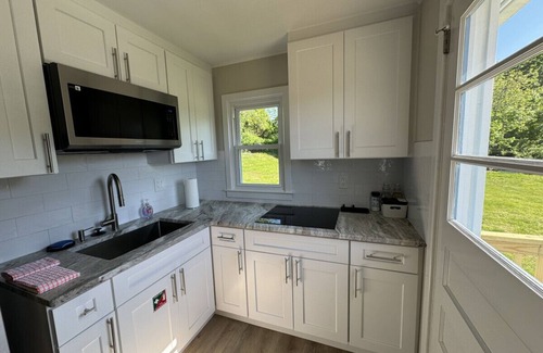 Mystic - New London Cabaña | The Oar Cottage (24) · walk Mystic-Train/EV Lvl-2