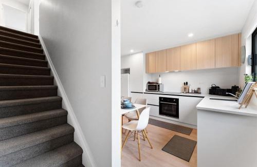 Mangere Bridge Casa | The Oasis at Auckland Airport - King bed and more!