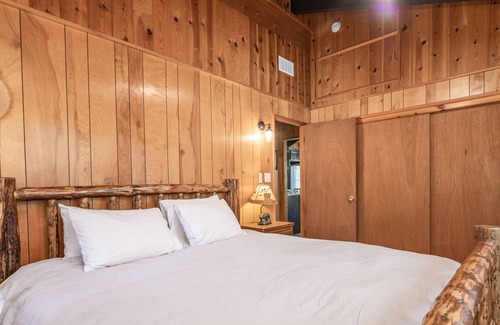The Village Chalet De Esquí | The Oasis Chalet - Walking Distance To The Village, The Lake, And Alpine Slide! 2 Bedroom Chalet