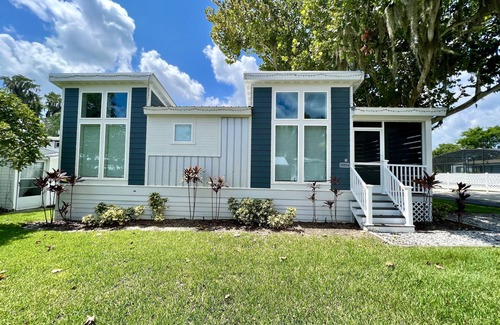 Clermont Casa | The Oasis House - Lakeside Tiny Home Near Orlando