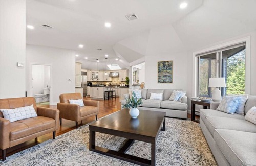 Gilford Casa | "The Oasis" Pool/Hot tub/Game-Room/Ski/Sleeps 18