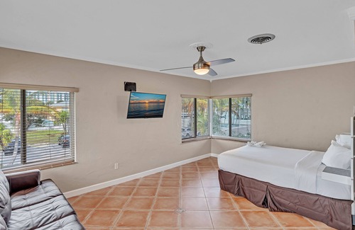 Hollywood Hotel | The oasis