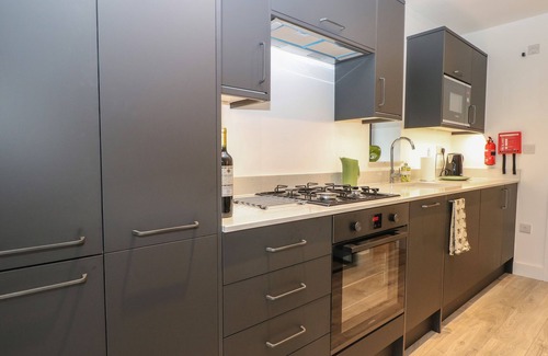 Dorking Cabaña | THE OBSERVATORY ANNEXE, pet friendly, with a garden in Dorking