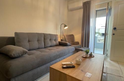Nea Alikarnassos Apartamento | The Obsidian Suite , next to Heraklion Airport