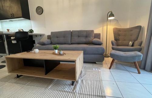 Nea Alikarnassos Apartamento | The Obsidian Suite , next to Heraklion Airport